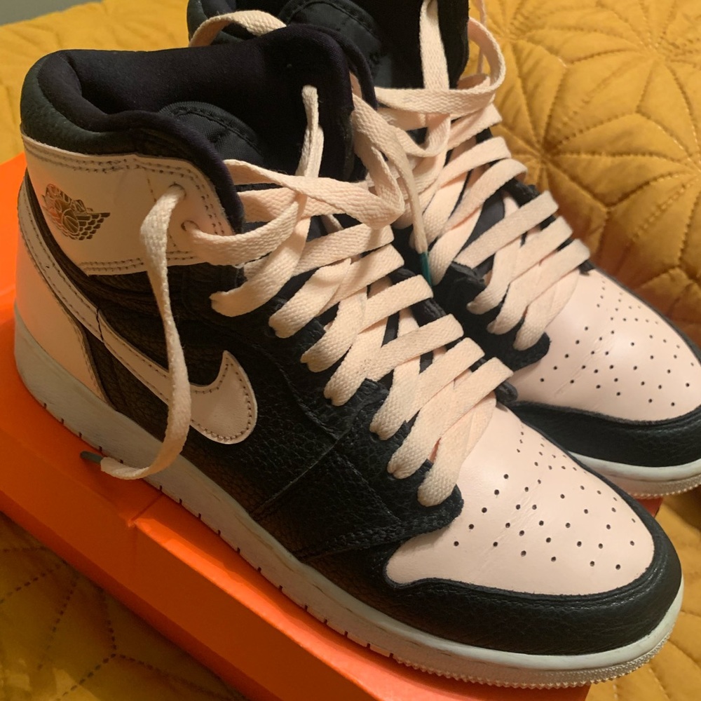 Jordan 1 crimson tint